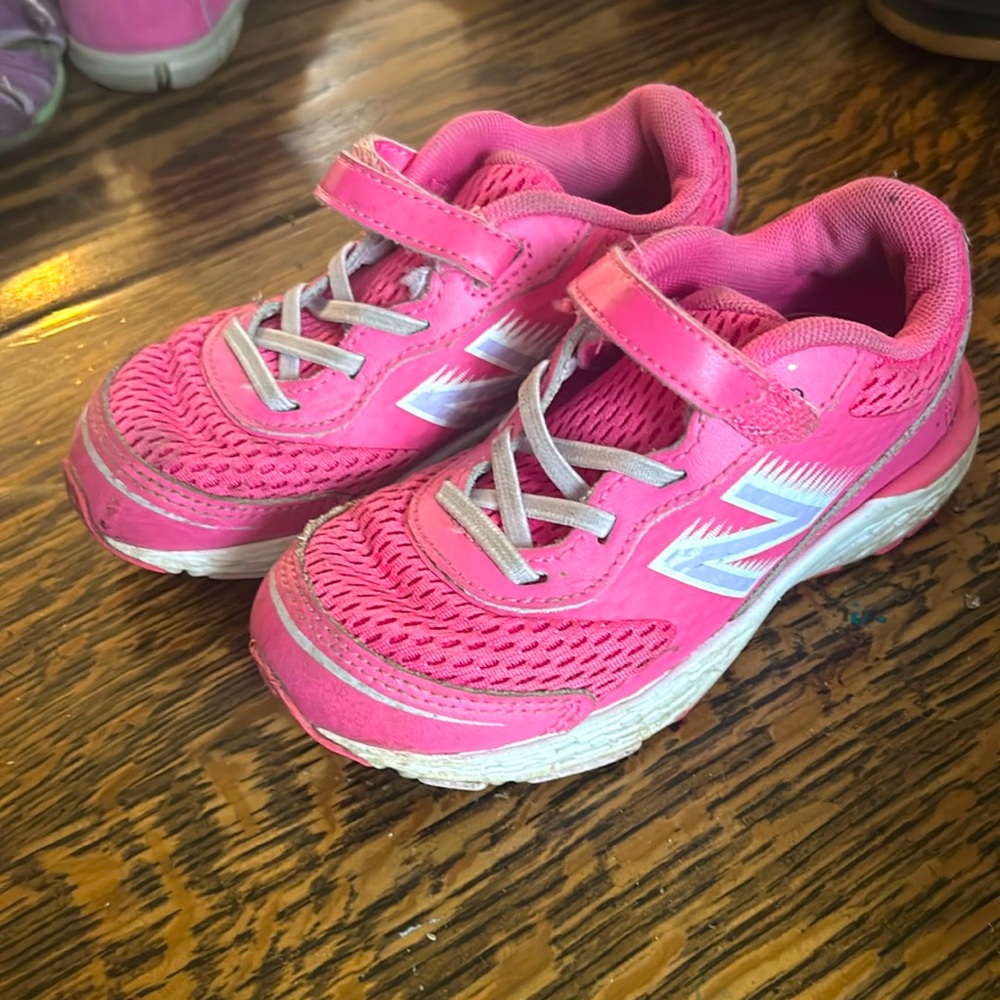 Girls New Balance shoes. Size 9.5. Pink.